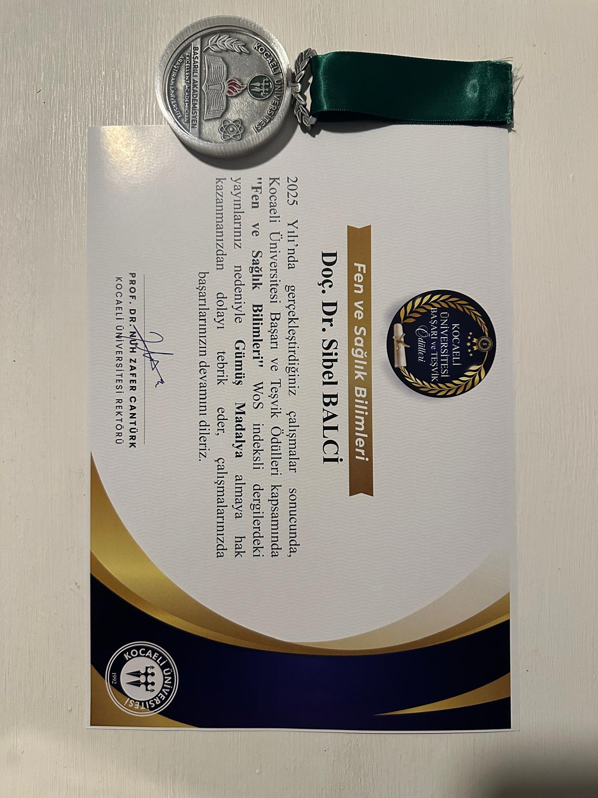 Sibel Balci ödül.jpeg (231 KB)